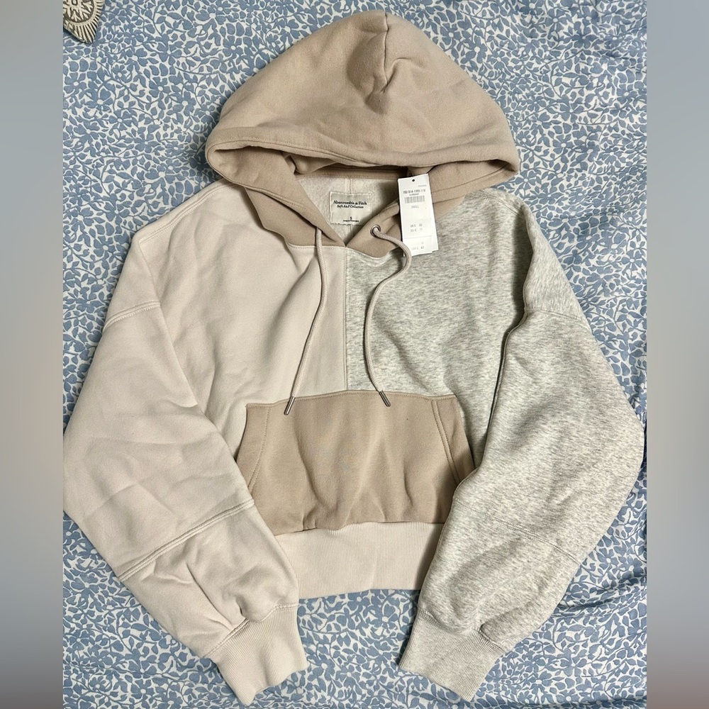 NWT Abercrombie & Fitch cropped hoodie, soft A & F collection, size small